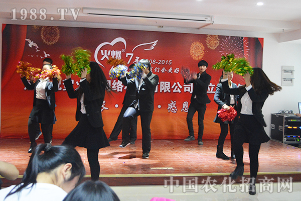 團(tuán)結(jié)一心的火爆大家庭